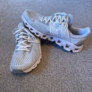 🏃‍♀️ Women’s On Cloud Trainers🏃‍♀️‍➡️ 10 1/2🏃‍♀️‍➡️